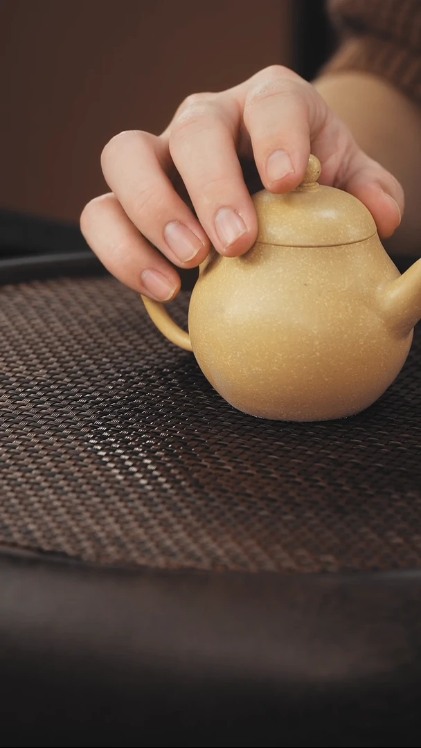 茶壶紫砂梨形 本山绿泥