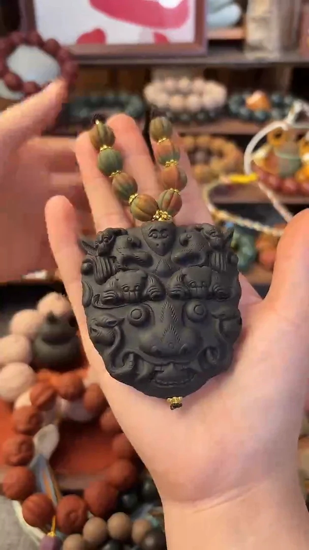 泥塑安宫饕餮香牌一个