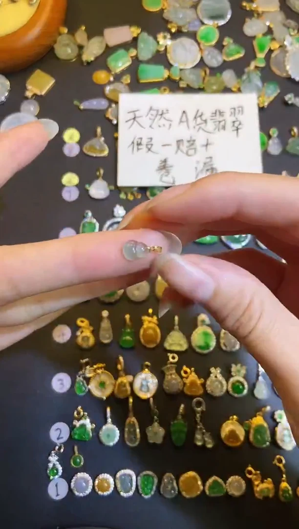 吊坠(不含链)18K金镶嵌翡翠1