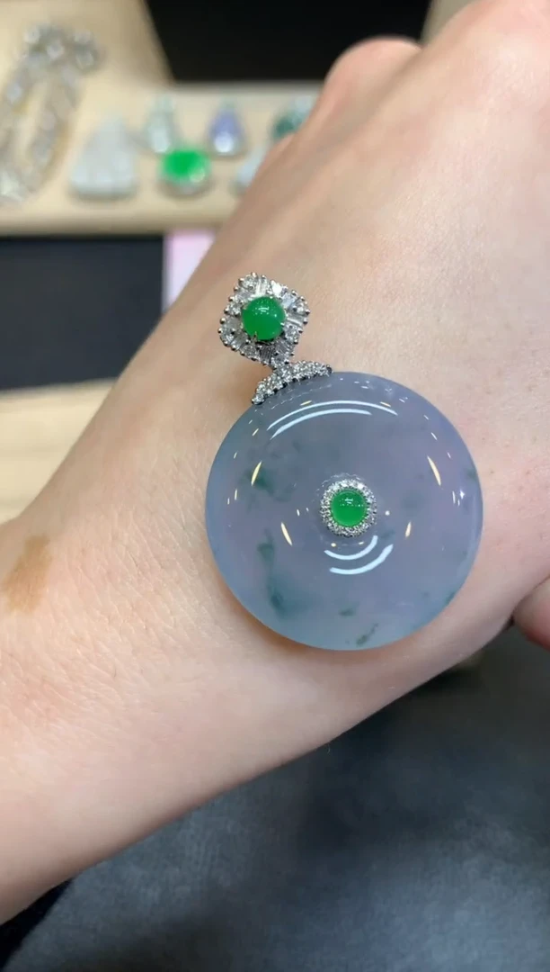 【闪购商品】翡翠颈饰18K金镶嵌平安扣【无服务费】