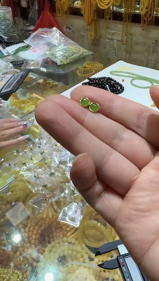 银S925镶嵌和田玉耳饰鑫源碧玉耳钉多样性发其一