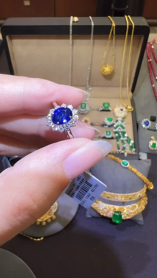 戒指蓝宝石18K金镶嵌1.26ct蓝宝石