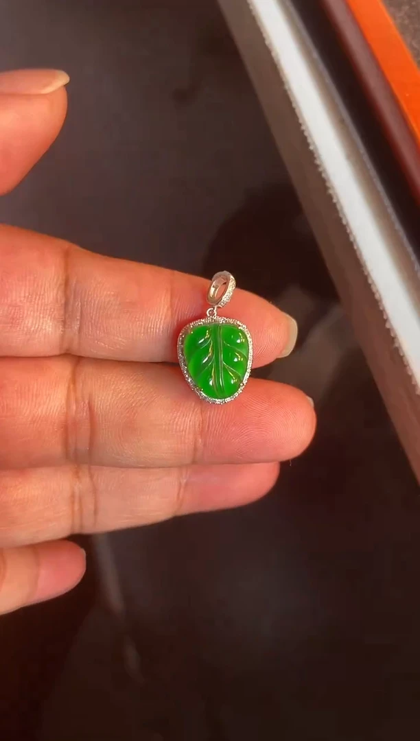 吊坠(不含链)18K金镶嵌翡翠正**讯1