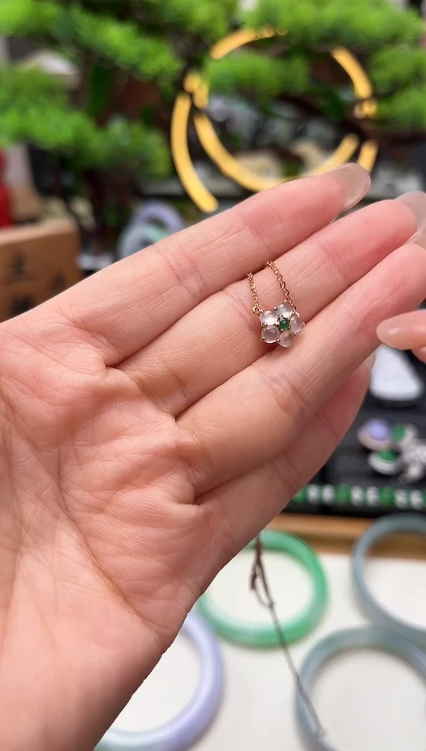 颈饰18K金镶嵌翡翠项链