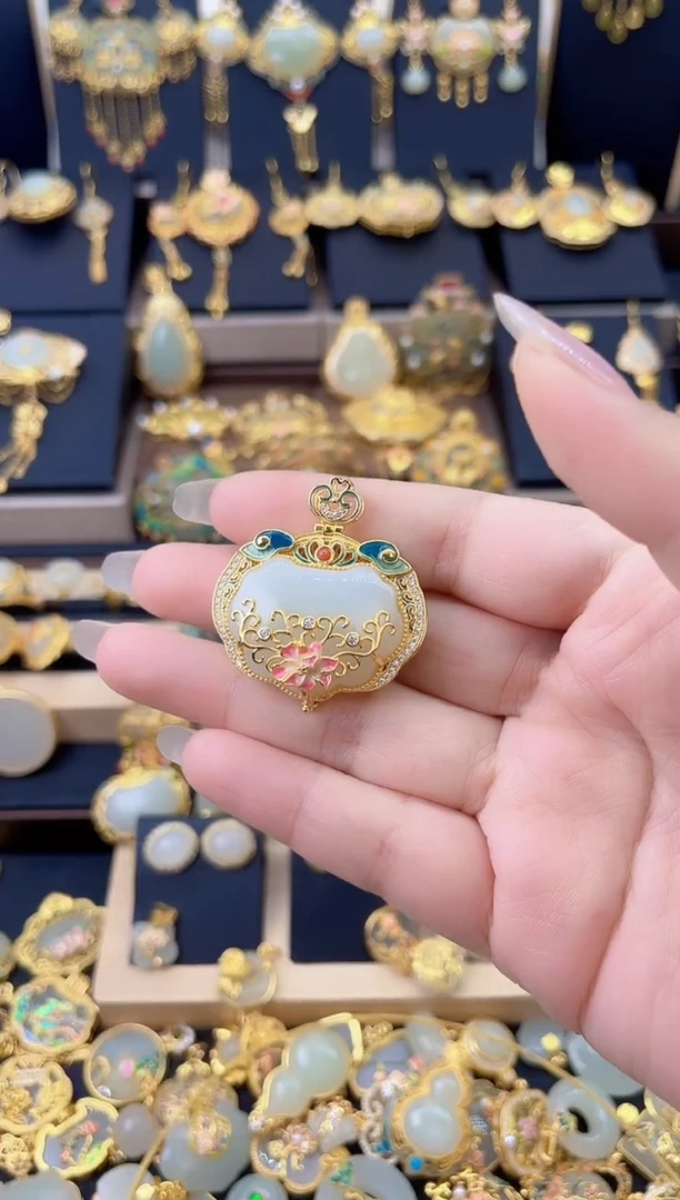 颈饰银S925镀金镶嵌和田玉拥**海花丝镂空香囊如意锁吊坠