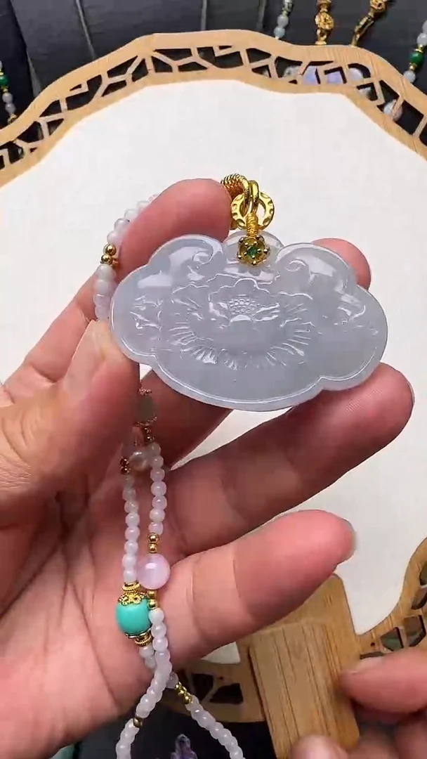 颈饰未镶嵌翡翠吊坠
