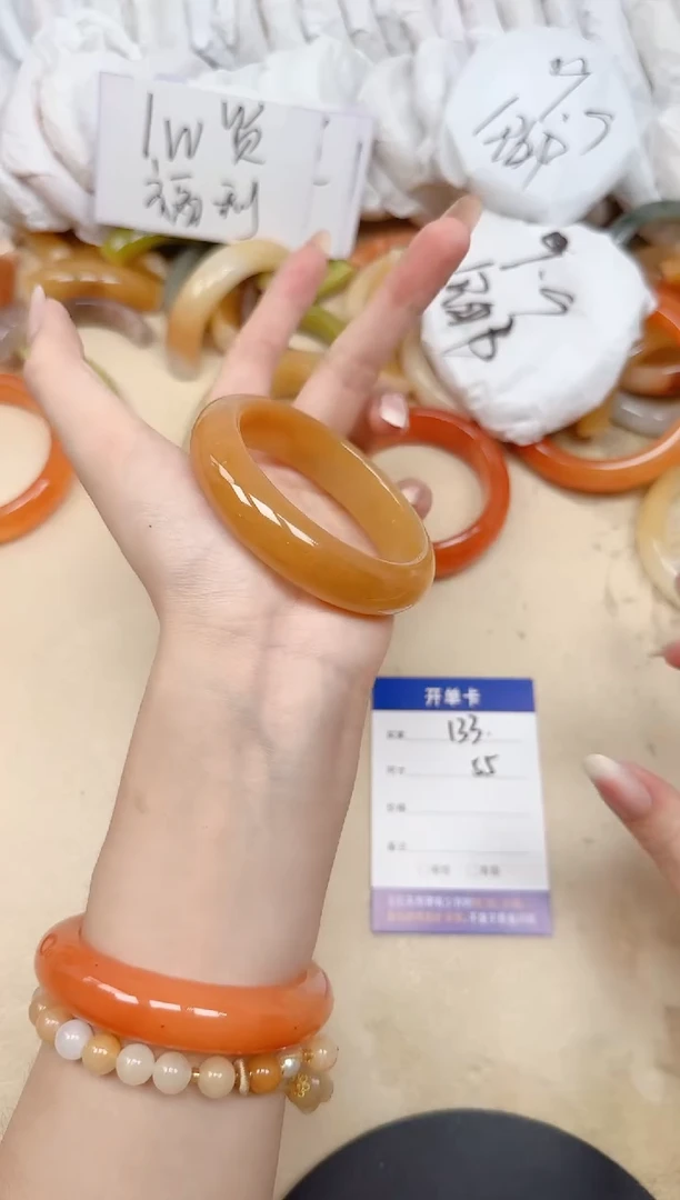 未镶嵌手镯石英质玉133/55
