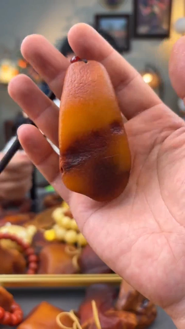 未镶嵌颈饰琥珀挂件