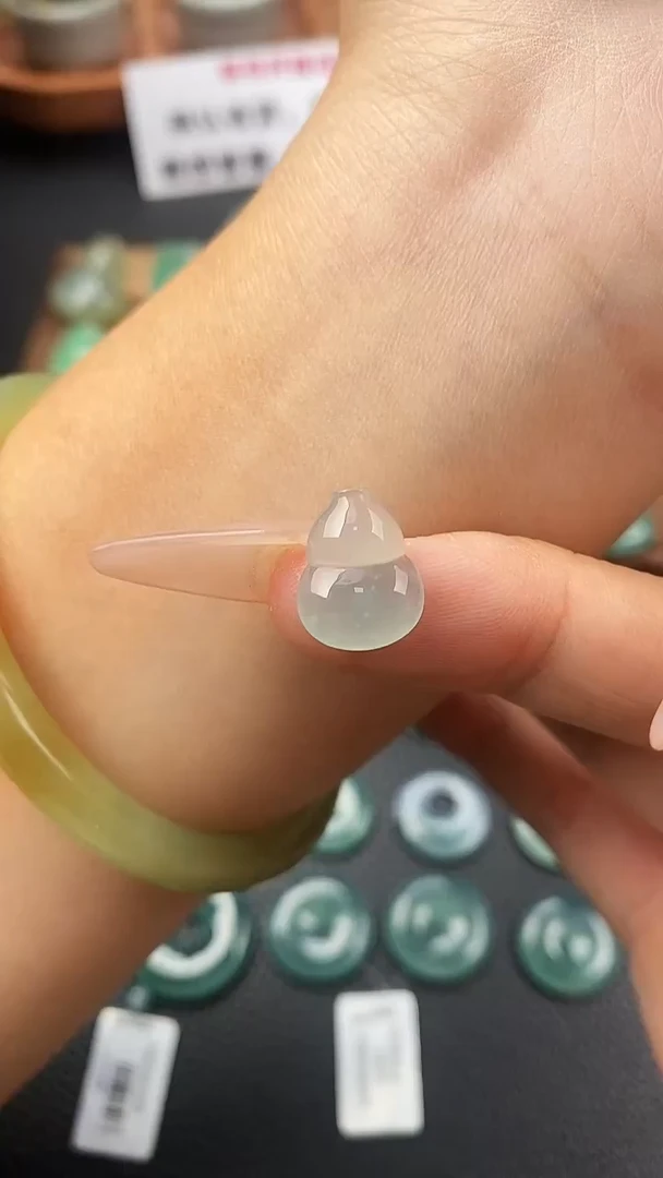 颈饰未镶嵌翡翠白冰葫芦