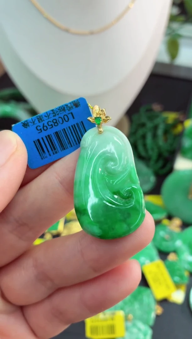 吊坠(不含链)未镶嵌翡翠挂件