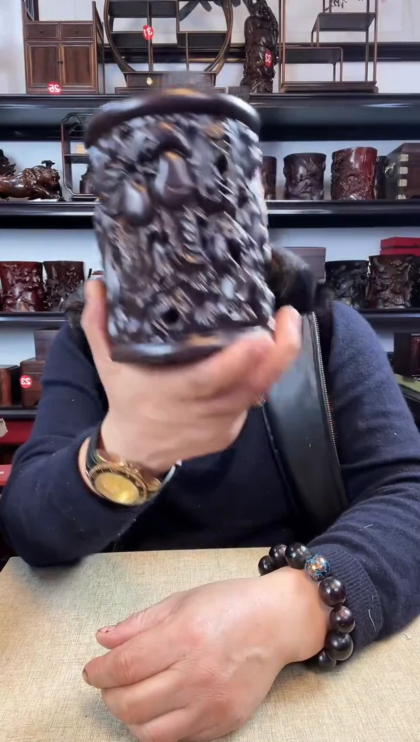 木老李红木工艺品寿桃笔筒