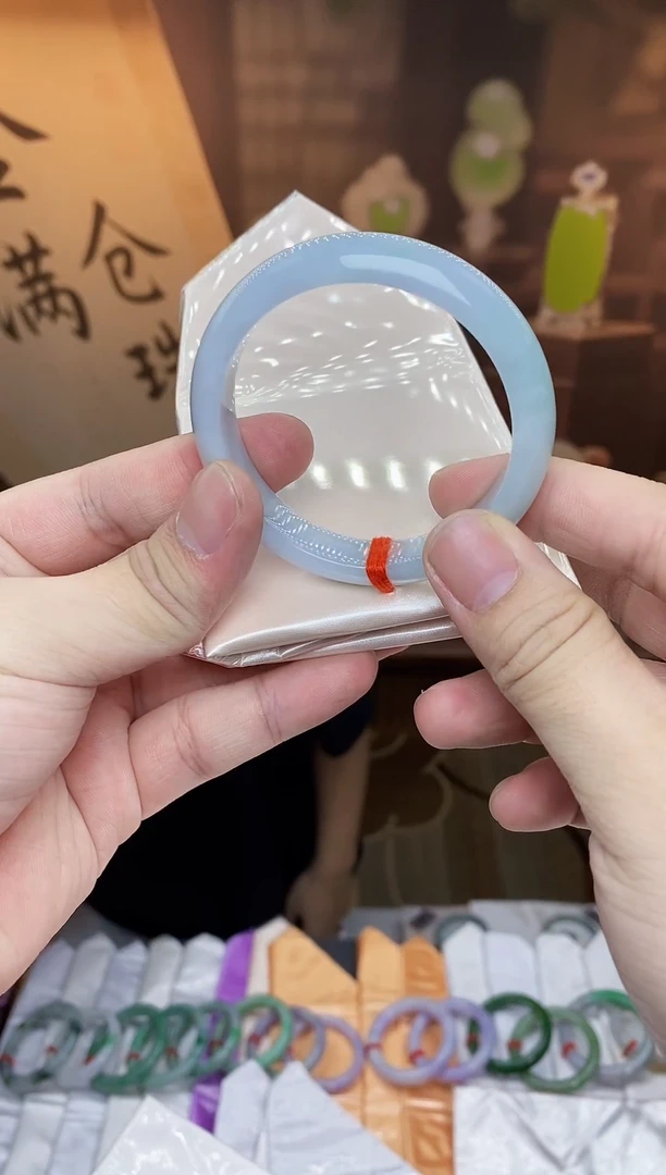 未镶嵌手镯翡翠手镯