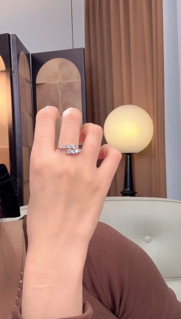 18K金镶嵌实验室培育钻石抱抱戒指15号圈