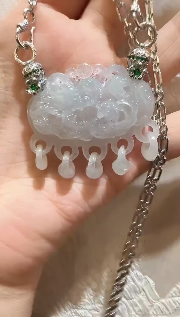 翡翠未镶嵌颈饰国风