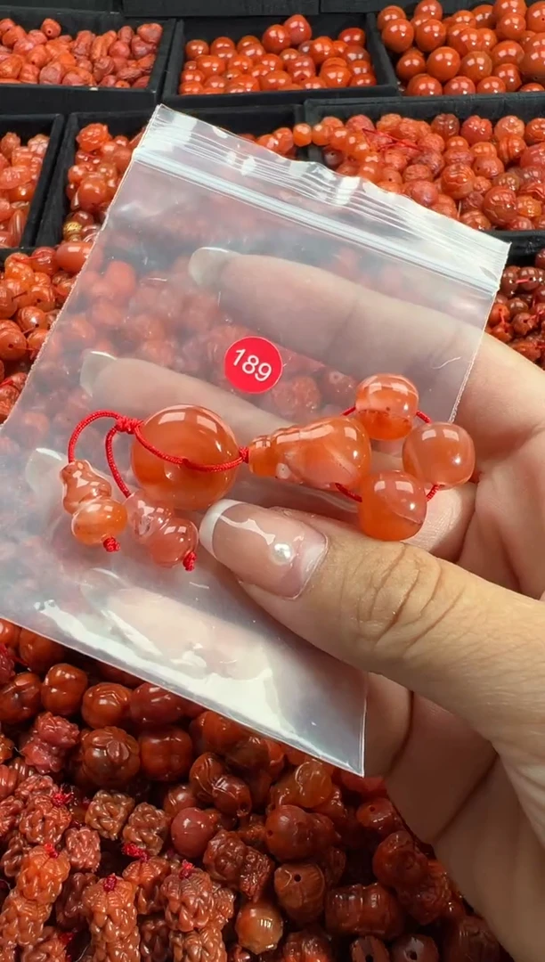 颈饰未镶嵌南红玛瑙1