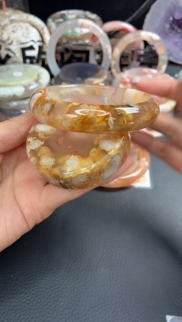 未镶嵌手镯（圆镯）石英质玉61