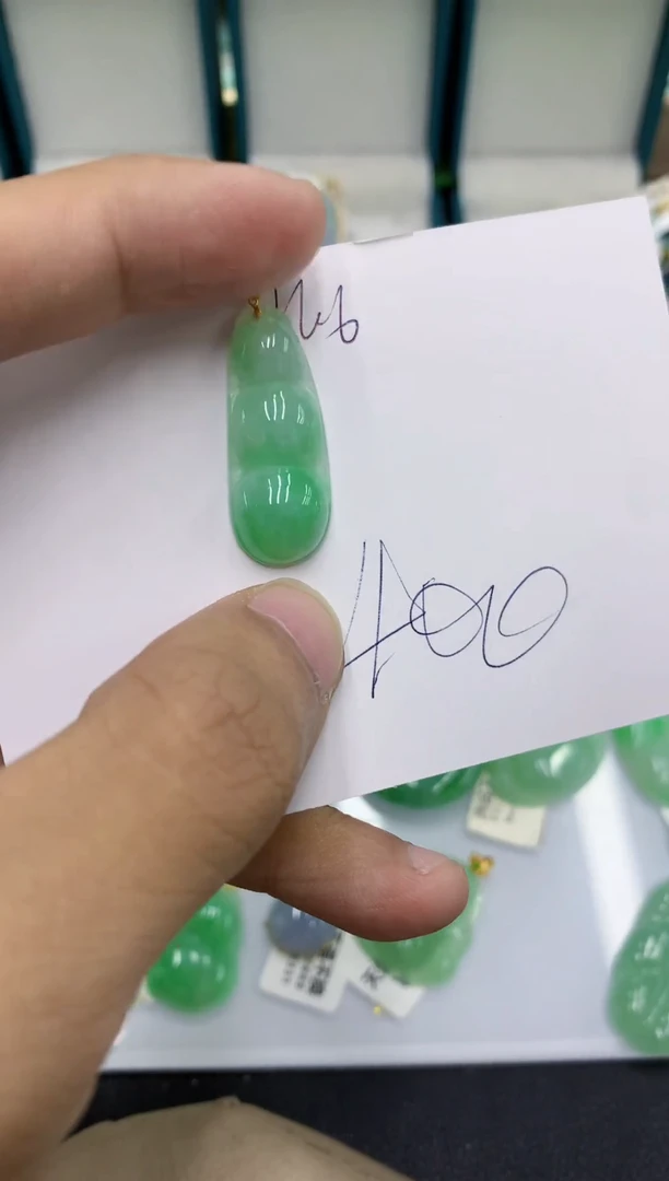 颈饰18K金镶嵌翡翠1111111111