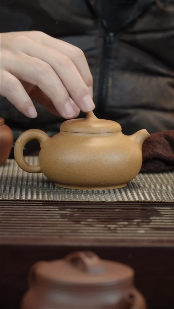 【闪购商品】紫砂茶壶黄金段茄段210CC半手工