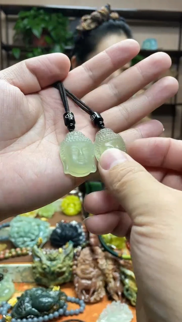 未镶嵌岫玉吊坠多样性发货发其中之一