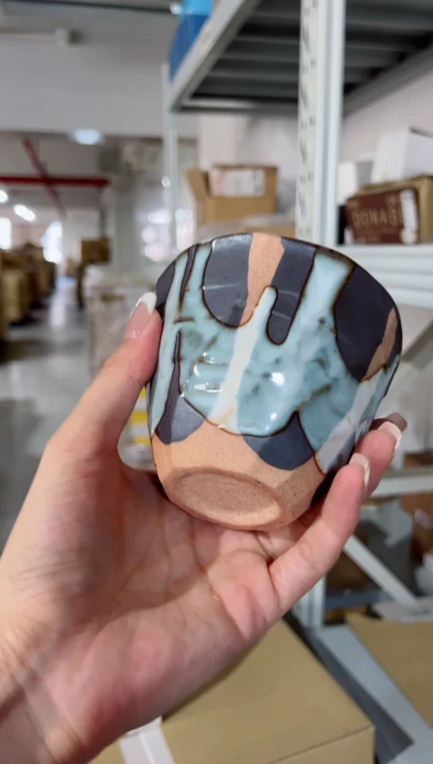 瓷片微瑕不退换-流霞茶杯-杯内有铁釉色