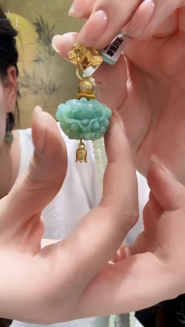 颈饰未镶嵌翡翠吊坠