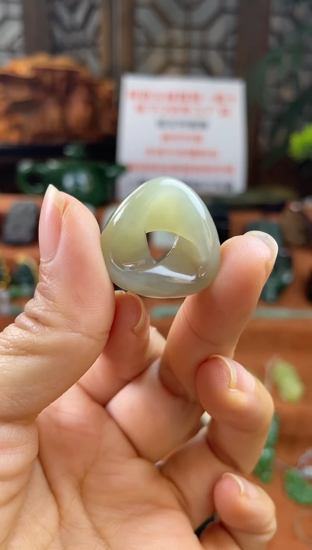 颈饰未镶嵌和田玉青海料冰烟紫三色峰回路转带证书