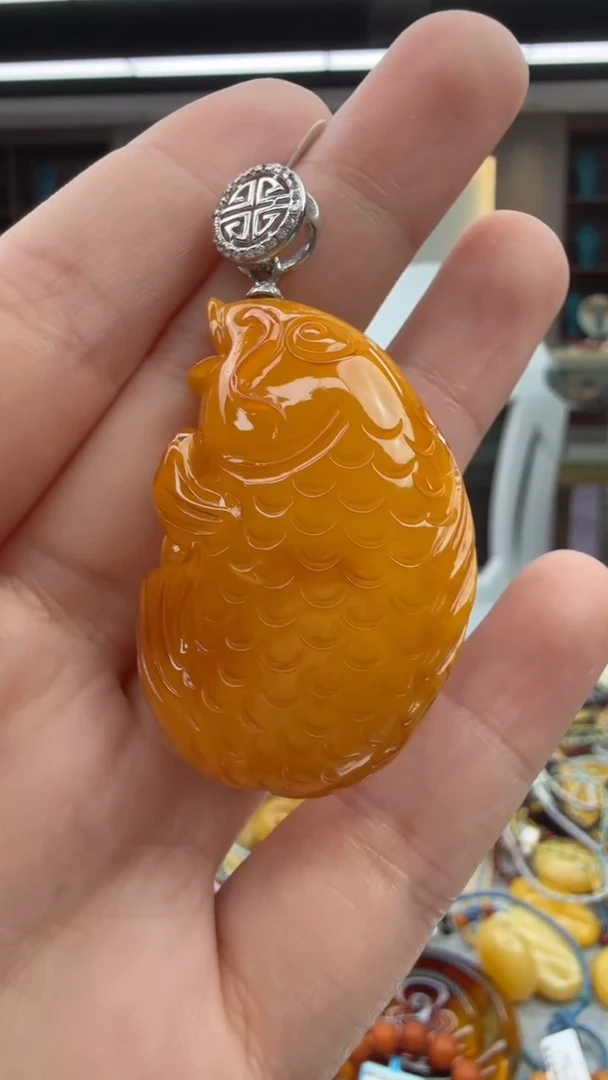 琥珀颈饰未镶嵌257秒拍号 假一罚三