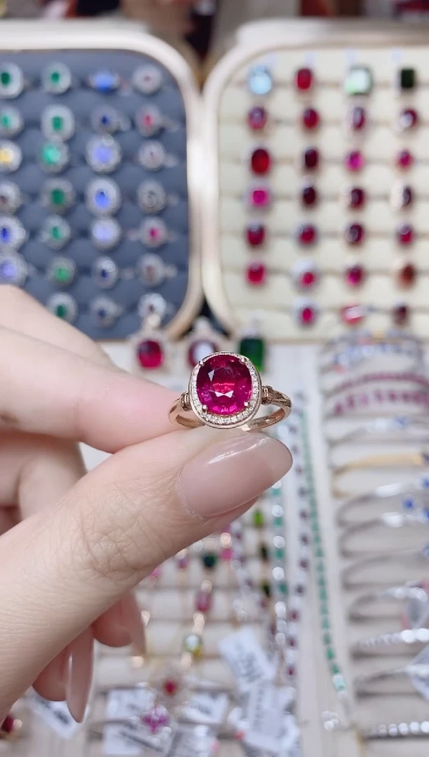 18K金镶嵌碧玺戒指碧玺2.25CT