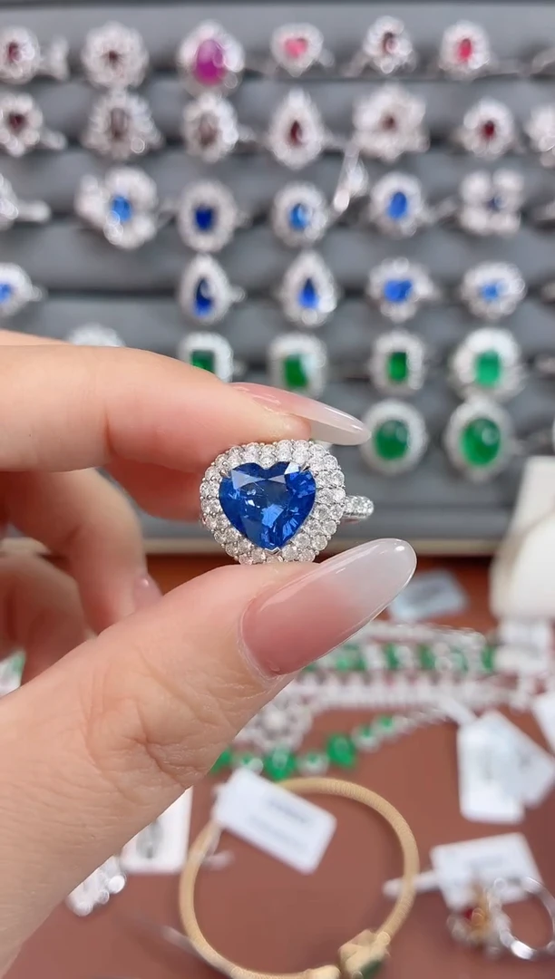 蓝宝石戒指18K金镶嵌4.03克拉