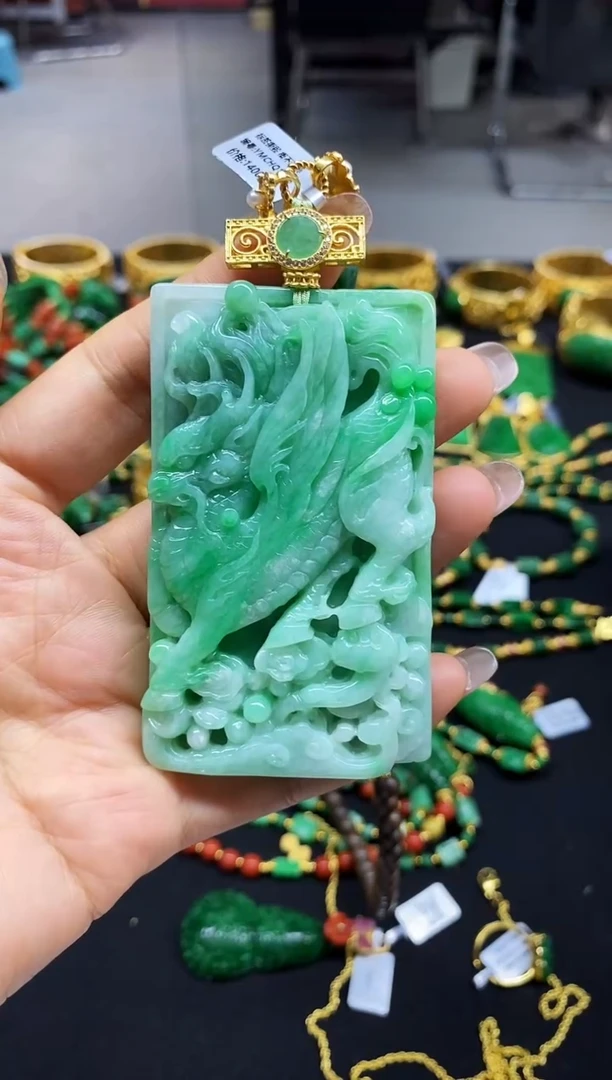 颈饰未镶嵌翡翠吊坠