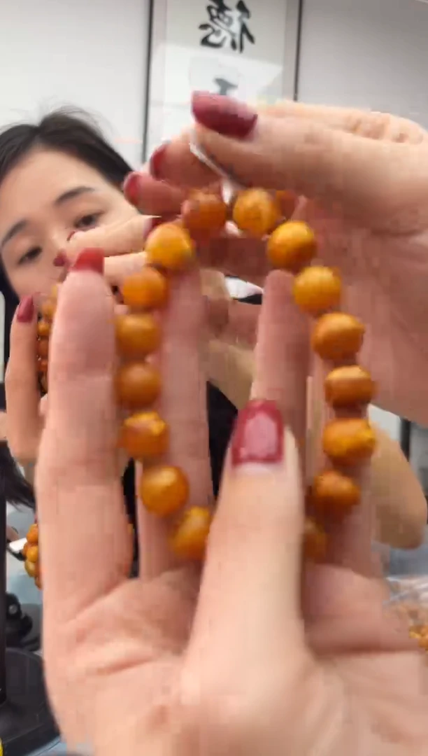 未镶嵌琥珀珠宝奇石假一罚十，0.10微瑕发一件