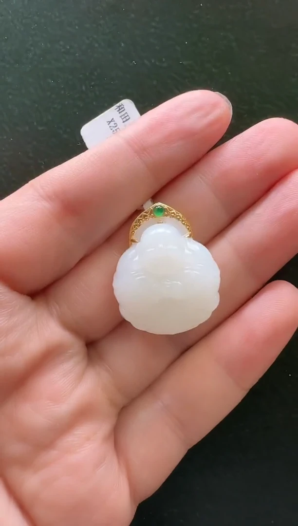 颈饰18K金镶嵌和田玉吊坠
