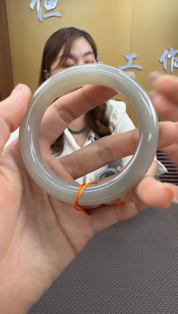 【闪购商品】和田玉手镯未镶嵌58