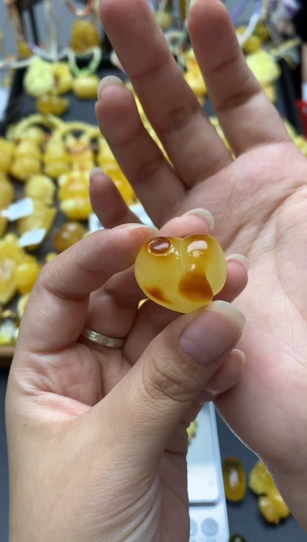 未镶嵌琥珀珠宝奇石129琥珀蜜蜡花粉有纹小坑介意勿拍