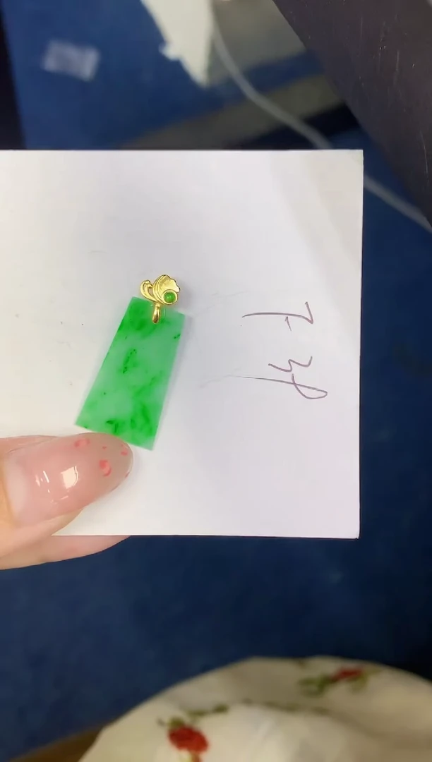 翡翠未镶嵌颈饰缅甸天然翡翠A货