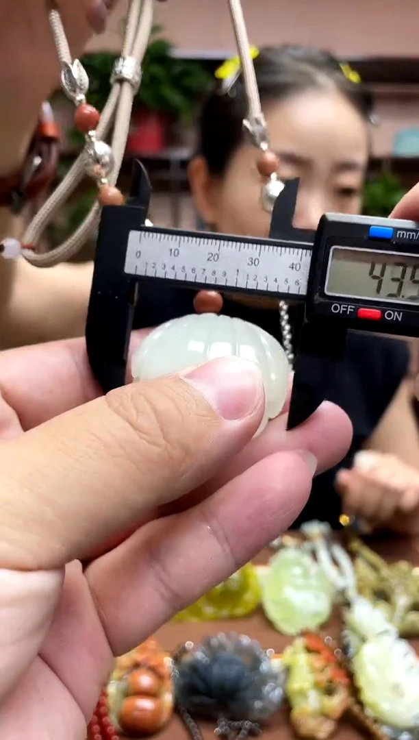 未镶嵌岫玉吊坠·