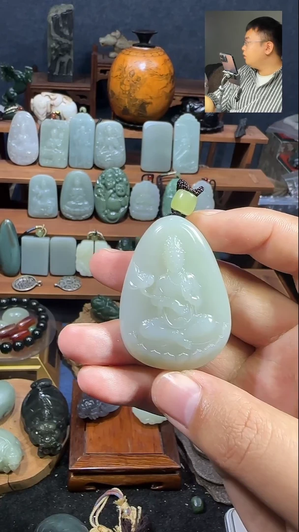 颈饰未镶嵌和田玉?**凯1