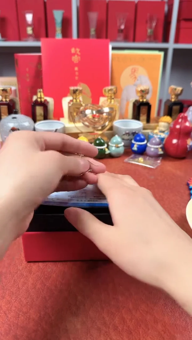 111111111111葫芦耳红色全新