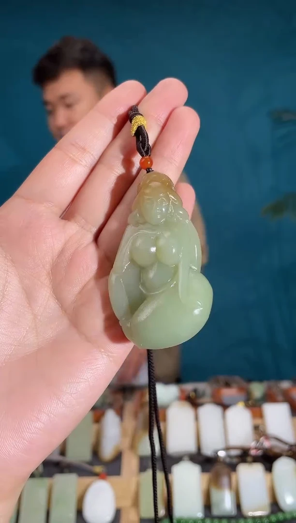 颈饰未镶嵌和田玉1