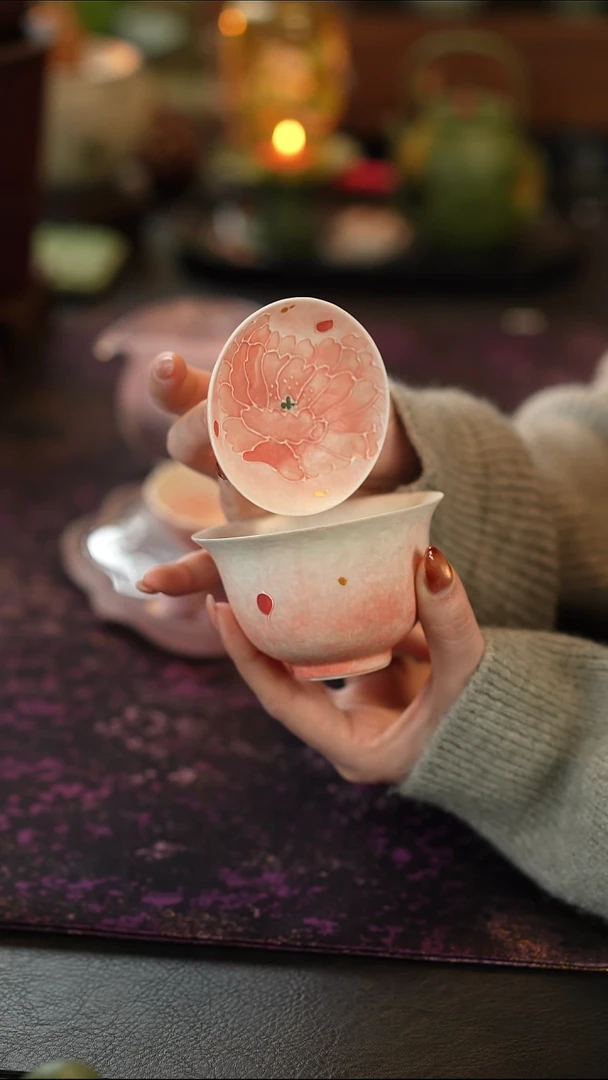 1岩矿柚粉内绘牡丹-福灵盖碗