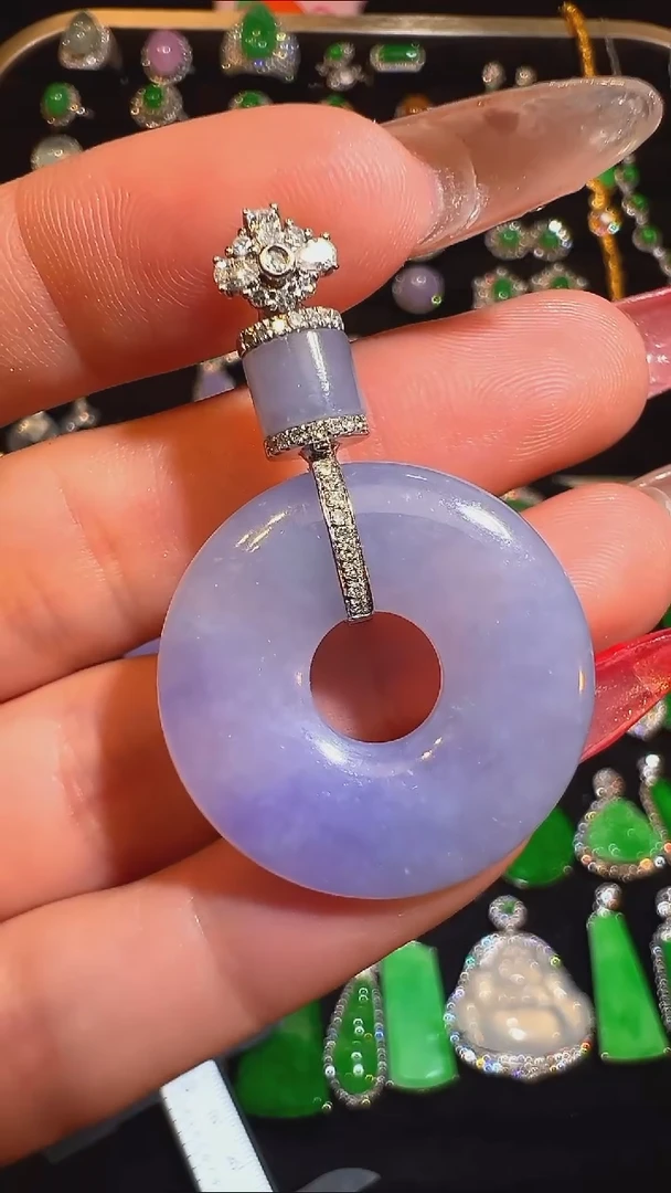 颈饰18K金镶嵌翡翠吊坠