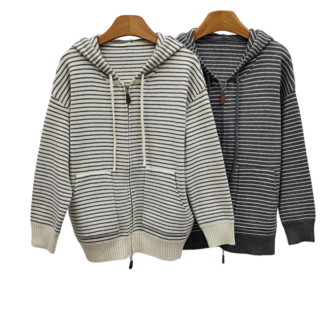 YITONG/倚桐2025冬季时尚休闲长袖条纹连帽针织外套（W5B33302）