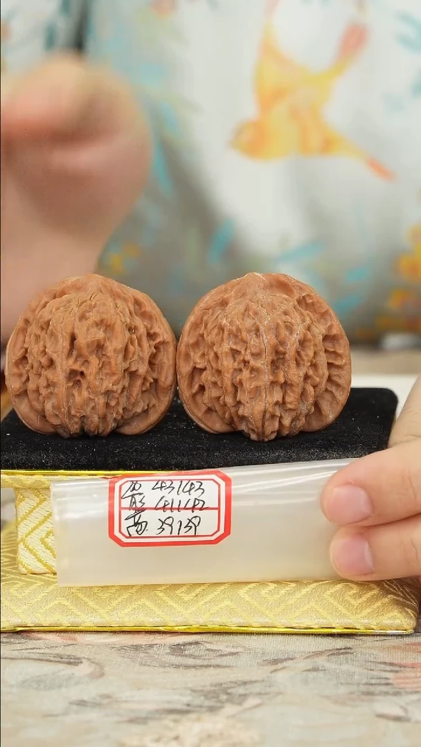 【闪购商品】文玩核桃把件一代楼