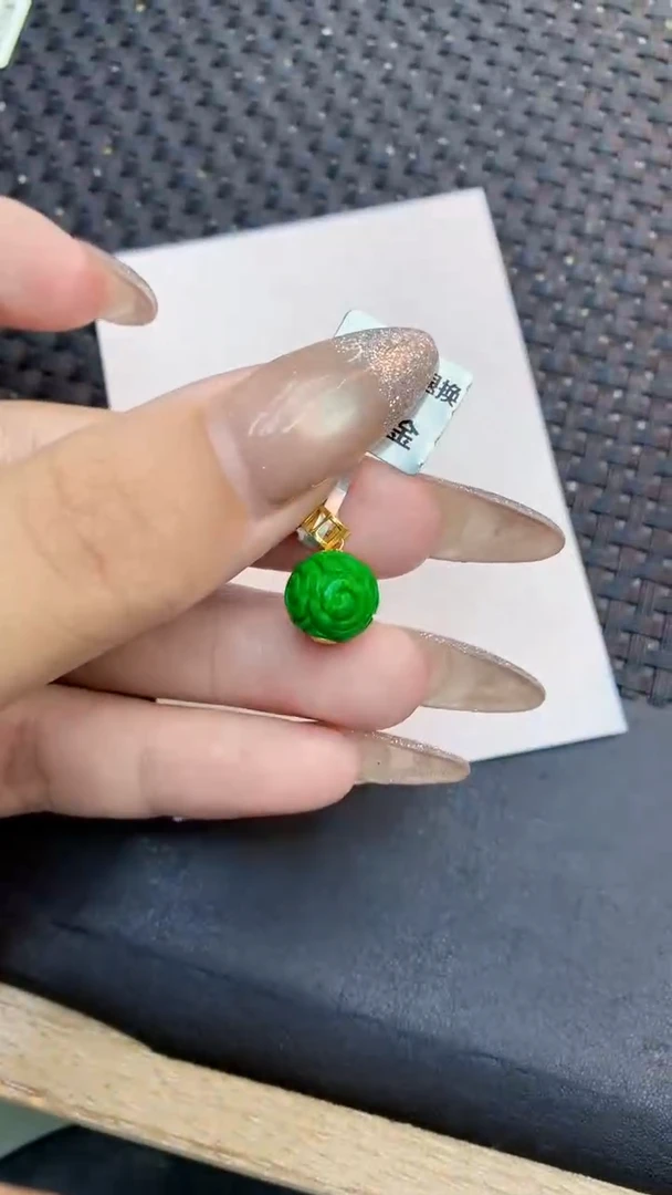 颈饰18K金镶嵌翡翠1