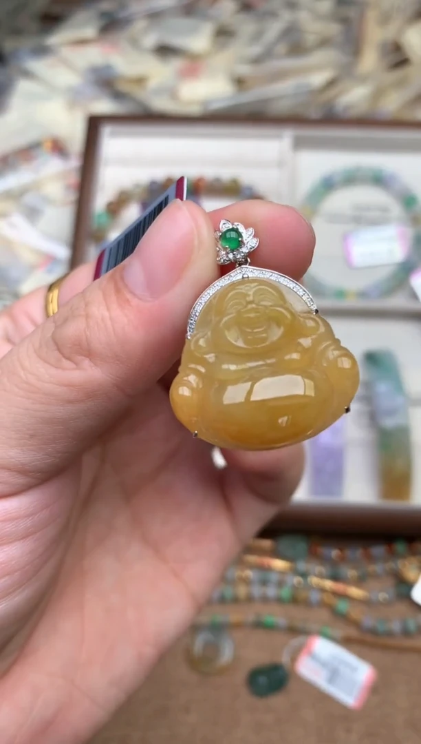 18K金镶嵌挂件翡翠—