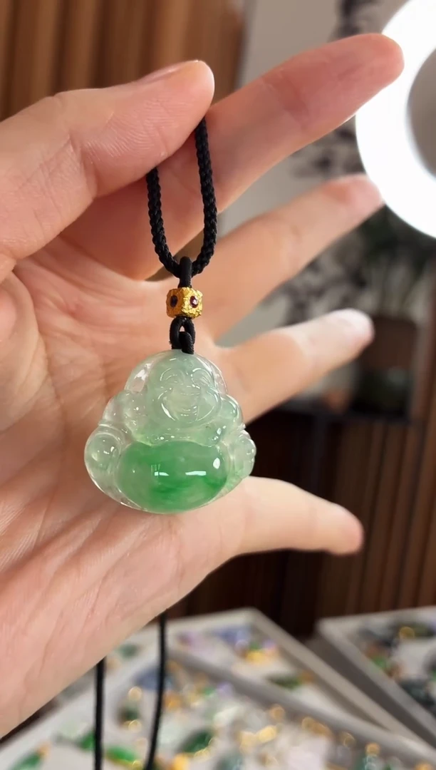 颈饰未镶嵌翡翠吊坠