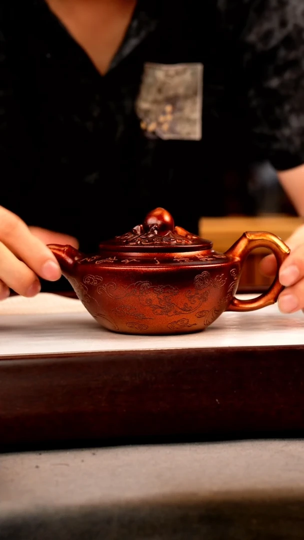 茶壶紫砂金贝烧 寿桃钮婉玉 刻绘