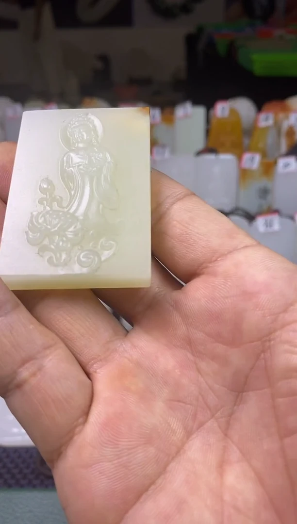 天然玉石未镶嵌颈饰观音
