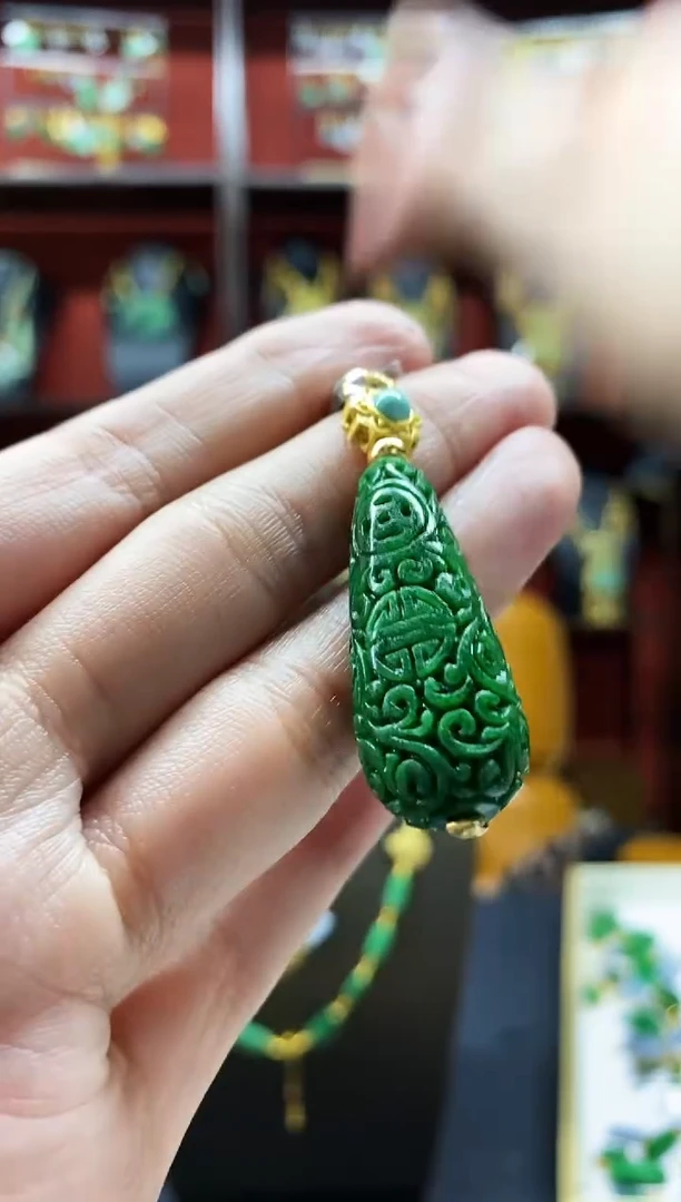 颈饰未镶嵌翡翠吊坠