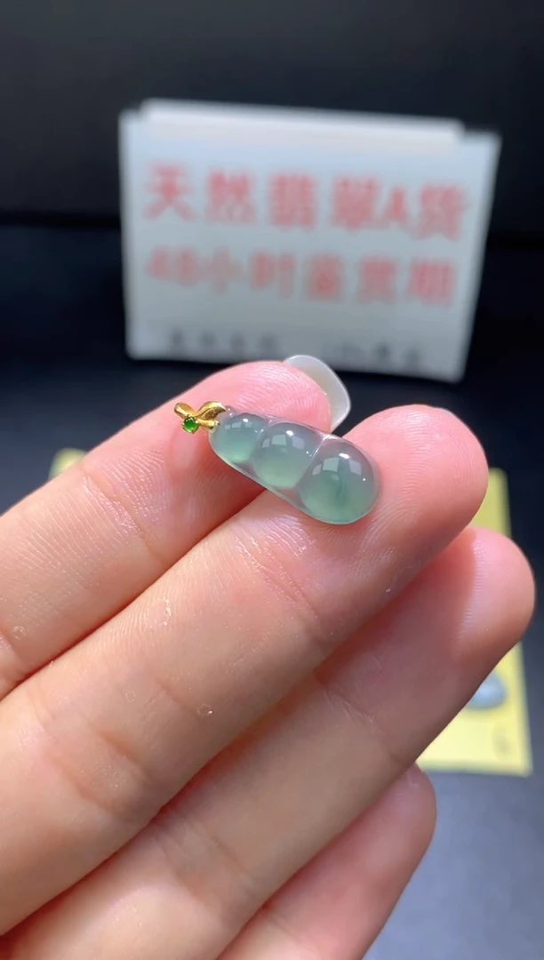 翡翠18K金镶嵌颈饰翡翠吊坠